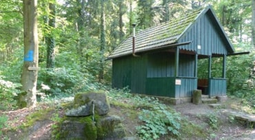 Roberts Hütte mit Roberts Brunnen